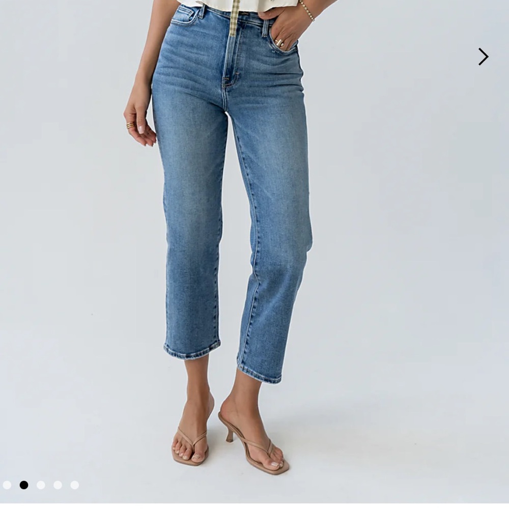 Women’s Classic Straight-Leg Jeans - Blue fringed bottom